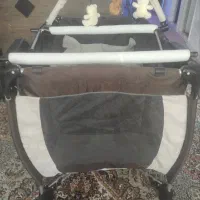 تخت کنار مادر