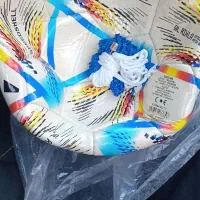 یک عدد توپ سالن نو تازه از نایلون باز کردم پلم پلم