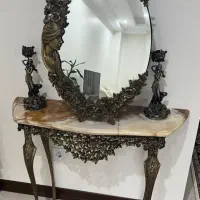 اینه و شمعدان برنجی