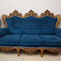 مبل سلطنتی ۹ نفره همراه با جلو مبلی ودوتا میز عسلی