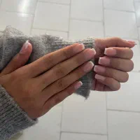 خدمات کاشت ناخن