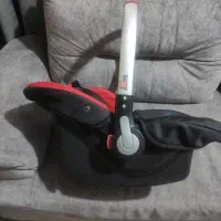 کرییر و دو جفت کفش بچگانه نو و تمیز