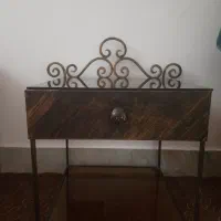 میز فرفوژه کشو دار کنار تختی