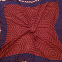تعدادی شال و روسری نو