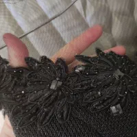 لباس مجلسی کارشده|لباس|رباط‌کریم, رباط‌کریم|دیوار