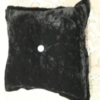کوسن مخمل مشکی