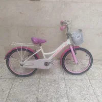 دو عدد دوچرخه فروشی