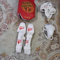 هوگو ،ساق بند، کلاه، بیضه بند