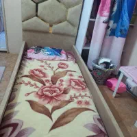 تخت یک نفره  و پرده