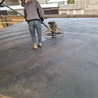 بتن ریزی با ماله پروانه وتراز لیزری درکل تهران