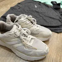 کفش و لباس ورزشی استفاده شده