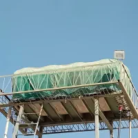 دکل و تانک آهنی