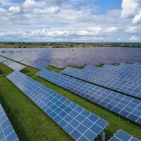 نصب نیروگاه و سیستم برق خورشیدی با اقساط