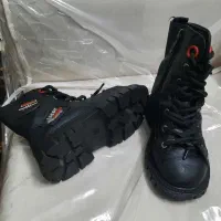 یک جفت پوتین بچگانه در حد نو سایز 28