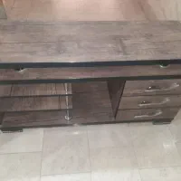 یک عدد میز تلویزیون کاملا سالم درحدنو
