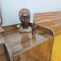 مجسمه چهره.فقط انگشت کوچیک شکسته ولی مشخص نیست