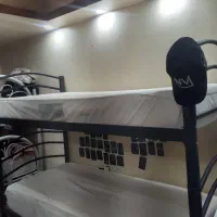 ۴عدد تختخواب دوطبقه فلزی با تشک و کاور سالم و تمیز