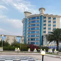 کارگرخدماتی مجتمع مسکونی گلف واقع در میدان سعدی
