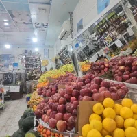 کارگر فعال میوه فروشی