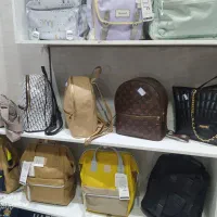 تعدادی کیف نو به فروش میرسد