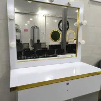 صندلی تخت شو و میز اینه|آرایشگاه و سالنهای زیبایی|بروجرد, |دیوار