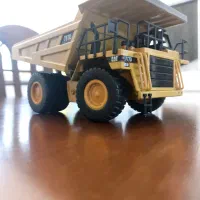 ماکت دامپ تراک کاترپیلار 777