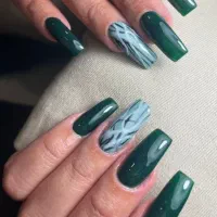 خدمات کاشت وترمیم ناخن