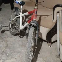 دوچرخه کامل سالمه وقط باید یکم ب ظاهرش برسید