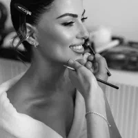 خدمات گریم و میکاپ محفلی و عروس