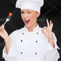 خانم برای آشپزی در منزل