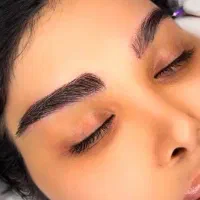 مدل برای کاشت ابرو با شرایط ویژه