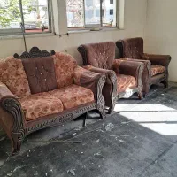 یک عدد مبل دو نفره و دو عدد یک نفره