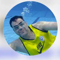 آموزش خصوصی شنا تضمینی ویژه پسران  هفت سال به بالا