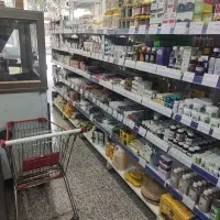 فروشنده خانم فروشگاه مواد غذایی عطاری