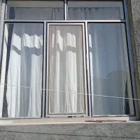 پنجره الومنیوم نقره ای در حد نو
