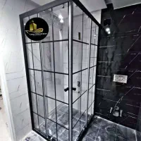 کابین دوش فریم دار مشکی با طرح چهارخانه