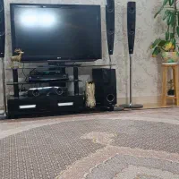 میز تلویزیون با سینمای خانگی همراه شش عدد باند