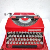 دستگاه تایپ ماشین تحریر الیوتی قدیمی عتیقه