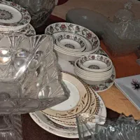 ۴ جفت بالشت نو تمیز و شیرینی خوری و ظروف