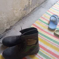 یک جفت پوتین نونو|کفش و لباس بچه|تربت جام, شهید مدرس|دیوار