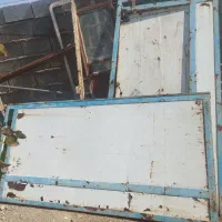 درب حیاط آهنی ماشین رو