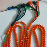 دو تسبیح کهربا. بودار