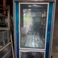 تعدادی وسایل در حد نو رستوران موجوده