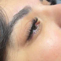 اکستنشن مژه تخصصی طبیعی و ماندگار