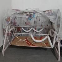 گهواره فلزی بچه