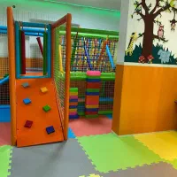 مربی همراه در مهد کودک