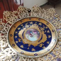 میوه خوری کنار سالنی