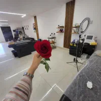 جذب نیرو کار در لاین ناخن در سالن زیبایی