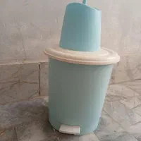سطل اشغال و فرچه توالت