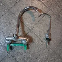 دو عدد شیر  آشپزخانه و تصفیه اب